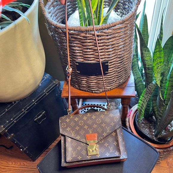 Authentic Vintage Louis Vuitton Monogram Crossbody Monceau - Picture 17 of 17